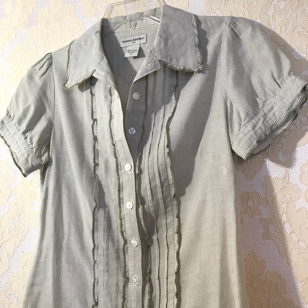 Banana Republic button up blouse - Picture 1 of 6